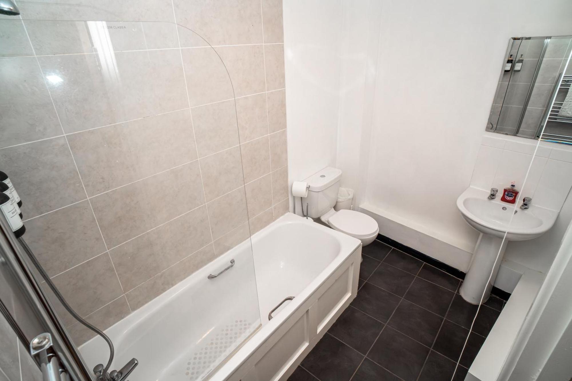 3 Bedroom Central Apartment In Belfast City Centre 외부 사진